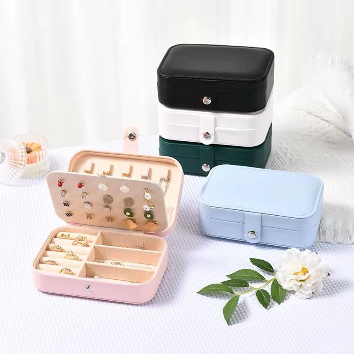 Compacte Sieradendoos voor Reizen – Organizer voor Ringen, Kettingen & Oorbellen – Draagbare Sieradenbox – In Meerdere Kleuren Verkrijgbaar - lichtroze