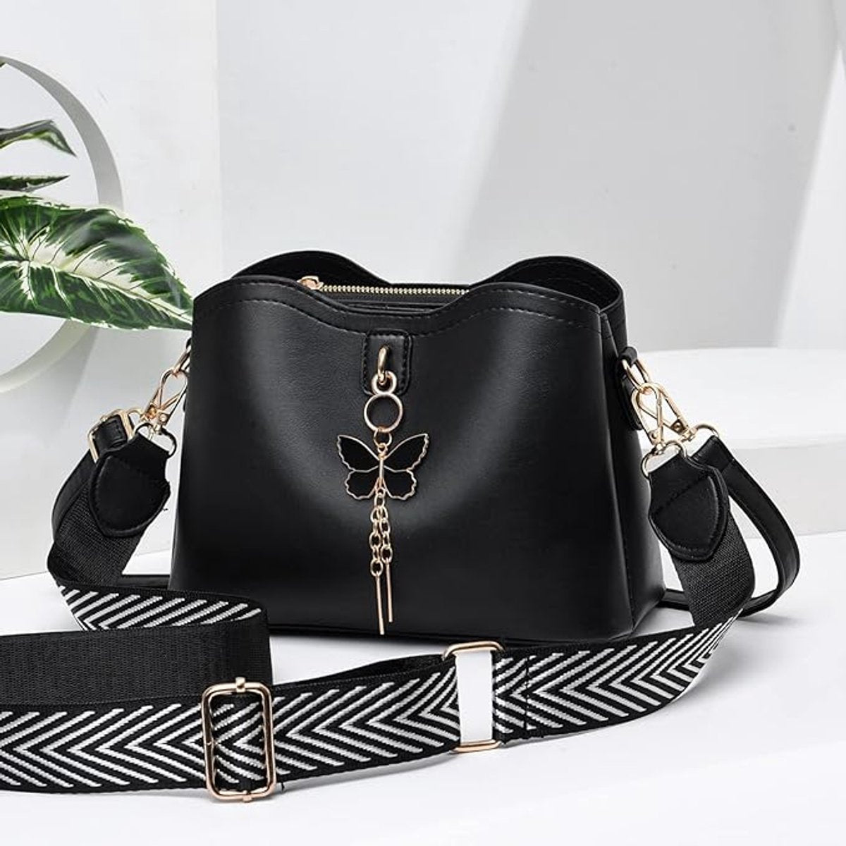 Dames Schoudertas – Lichtgewicht Crossbody Tas met Vlinder Hanger – Modieuze Kleine Handtas – Rood