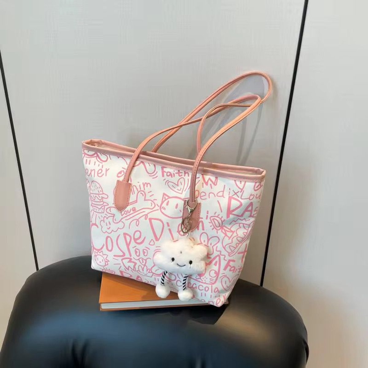 graffiti canvas bag for women 2025. new fashion shoulder bag large capacity tote bag