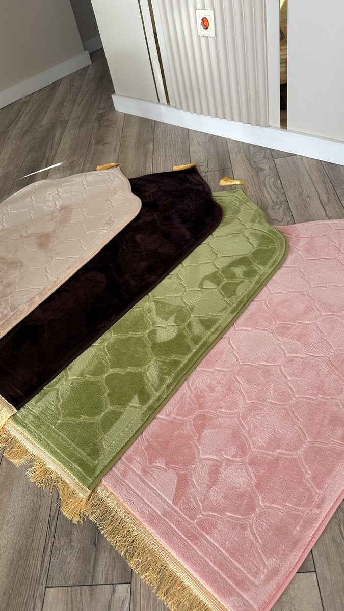 Gebedsmat – Comfortabele & Zachte Islamitische Prayer Mat – Antislip Gebedskleed met Gouden afwerkingen – 115 x 65 cm - paars