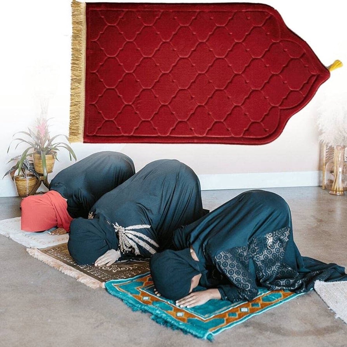 Gebedsmat – Comfortabele & Zachte Islamitische Prayer Mat – Antislip Gebedskleed met Gouden afwerkingen – 115 x 65 cm rood