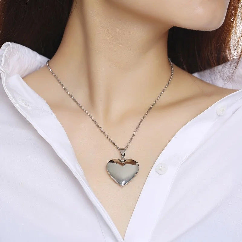 Trendy Stainless Steel Heart Locket Necklace for Women Girls, Can Be Opened Reliquary Pendant,with Family BFF Collar Jewelry