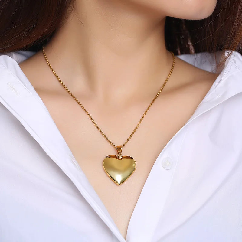 Trendy Stainless Steel Heart Locket Necklace for Women Girls, Can Be Opened Reliquary Pendant,with Family BFF Collar Jewelry